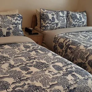 Luxury 3 Bedroom Flat 1min Walk From Underground, With Free Parking Sleeps X10 Londyn