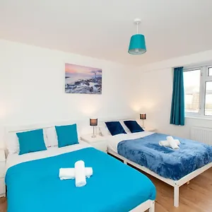 Stunning Four Bedroom House Close To Excel, O2 & With Free Parking Londres